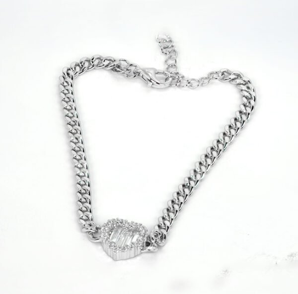 Elegant Silver Chain Bracelet with Heart-Shaped Zircon Stone
