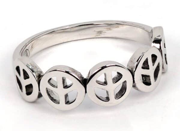 Bohemian Chic: Sterling Silver Ring with Five Interlocking Circles - Hippie Symbol Design