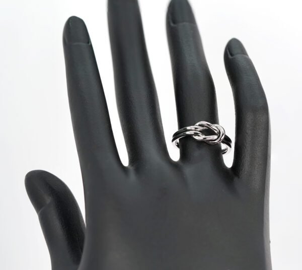 Symbolize Your Love with a Sterling Silver Knot Ring: Perfect Promise Ring for Your Girlfriend - Image 3