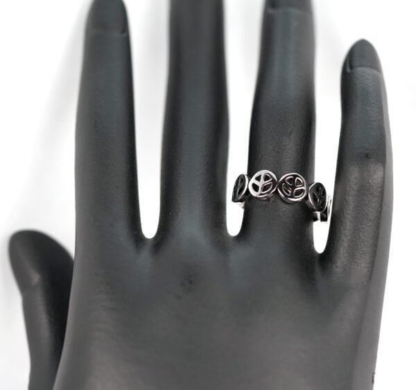 Bohemian Chic: Sterling Silver Ring with Five Interlocking Circles - Hippie Symbol Design - Image 3