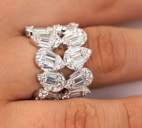 Exquisite Sterling Silver Ring with 10 Sparkling Zircon Stones - Image 2