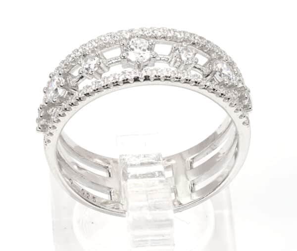 Stunning Sterling Silver Ring with Delicate Zircon Accents - Image 3