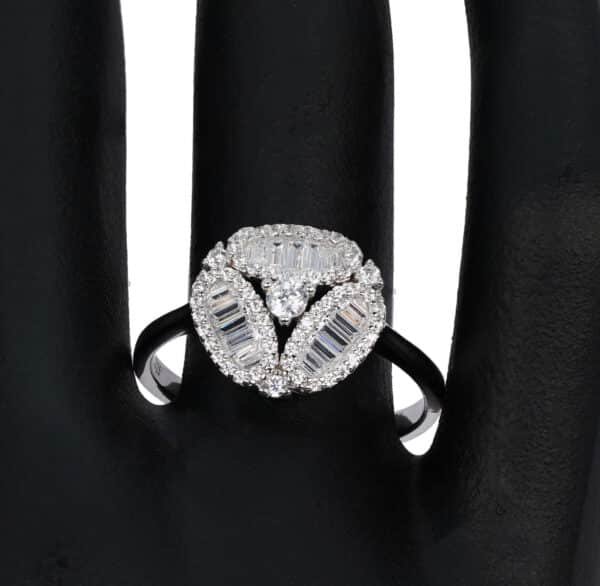 Sparkling Elegance: Sterling Silver Ring with Zircon Stones - Image 3
