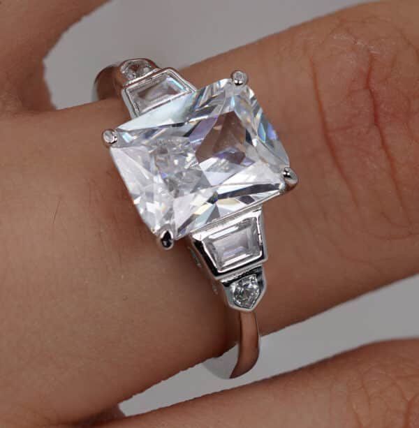 Stunning Sterling Silver Ring with Large Rectangular Zircon Stone and Two Side Stones - Image 2