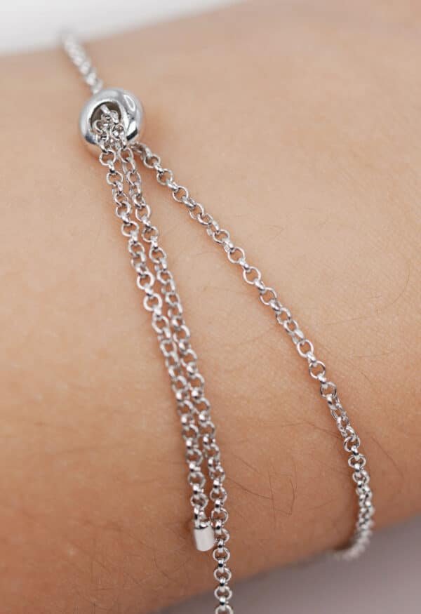 Stunning Sterling Silver Bracelet with Circle-Shaped Design, Featuring a Large Zircon Stone in the Center and Delicate Surrounding Stones - Image 4