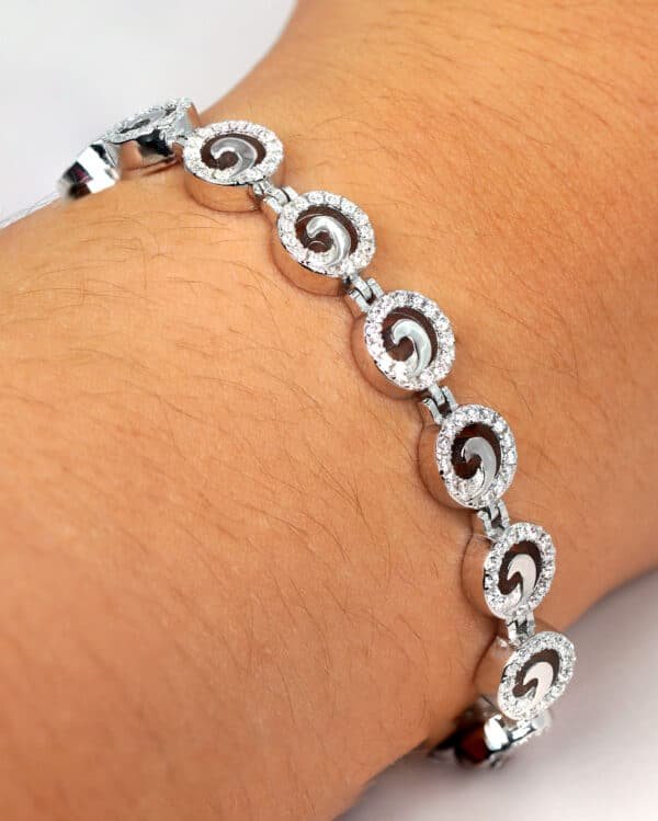 Sterling Silver Circle-Shaped Tennis Bracelet with Cubic Zircon Stones and Intricate Wave Design - Image 2