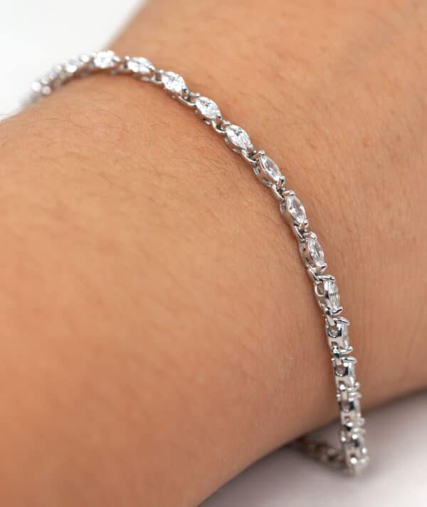 Sparkling Elegance: Sterling Silver Tennis Bracelet with Dazzling Zircon Stones - Image 2