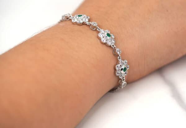 Stunning Sterling Silver Bracelet with 3 Flower-Shaped Zircon Stones and a Central Simulated Emerald