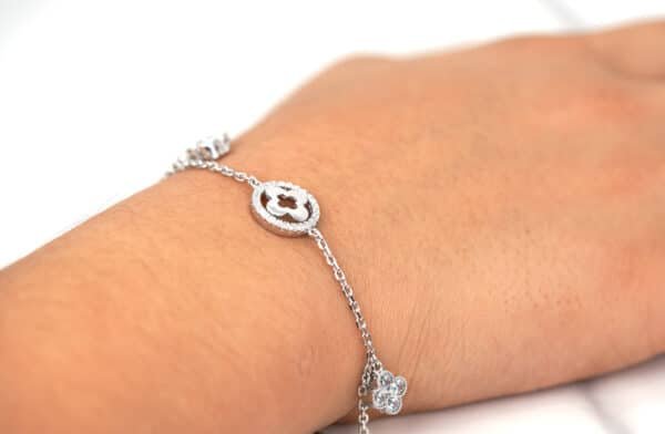 Stunning Sterling Silver Bracelet with Intricate Circle and Flower Design, Adorned with Sparkling Zircon Stone