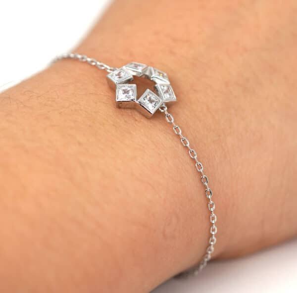Stunning Sterling Silver Star Bracelet with 5 Square Zircon Stone-Studded Star Shapes and a Central Star Gap - Image 4