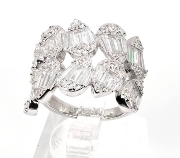 Exquisite Sterling Silver Ring with 10 Sparkling Zircon Stones - Image 4