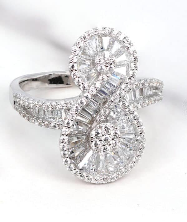Timeless Elegance: Sterling Silver Jewelry Set with Zircon Stones in Graduating Sizes - Image 5