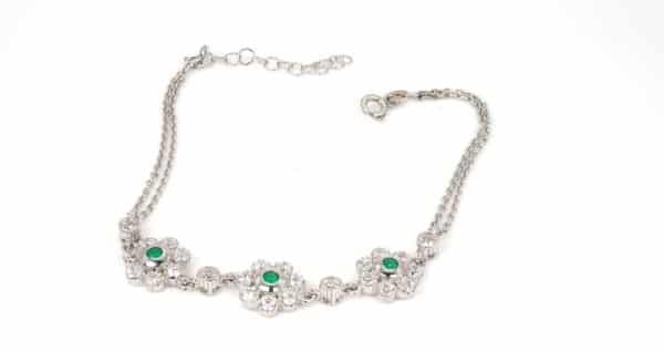 Stunning Sterling Silver Bracelet with 3 Flower-Shaped Zircon Stones and a Central Simulated Emerald - Image 3