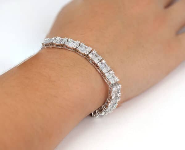 Stunning Sterling Silver Bracelet with Sparkling Zirconia Stones - Adjustable Fit