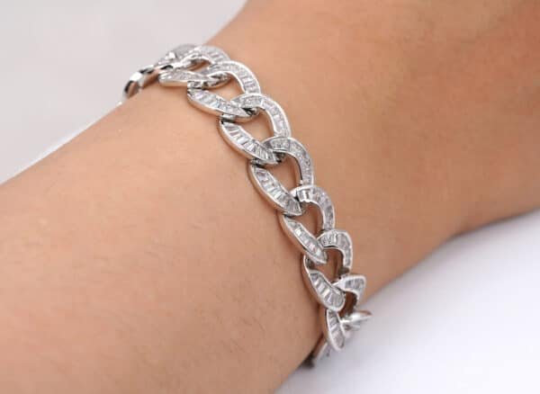 Elegant Sterling Silver Bracelet with Zircon-Encrusted O-Shaped Chains