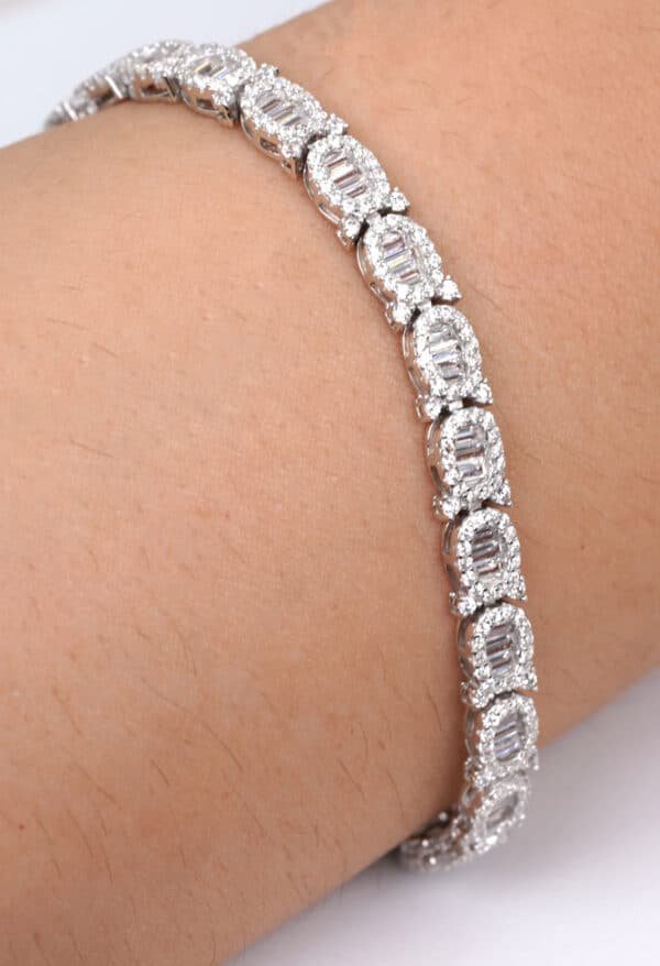 Sparkling Elegance: 26 Oval Zircon Stones Set in Sterling Silver Tennis Bracelet - Image 2