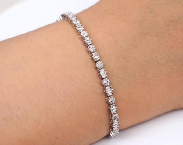 Exquisite Sterling Silver Tennis Bracelet with 5A Quality Cubic Zirconia Stones for Timeless Elegance