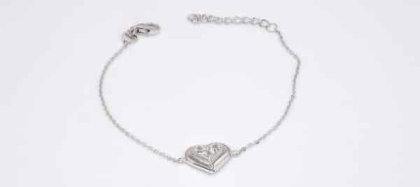 Sparkling Heart Shaped Zircon Sterling Silver Bracelet: Elegant Beauty on a Delicate Chain