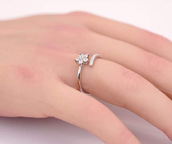 925 Sterling Silver Sparkling Floral Adjustable Ring with zirconia diamonds